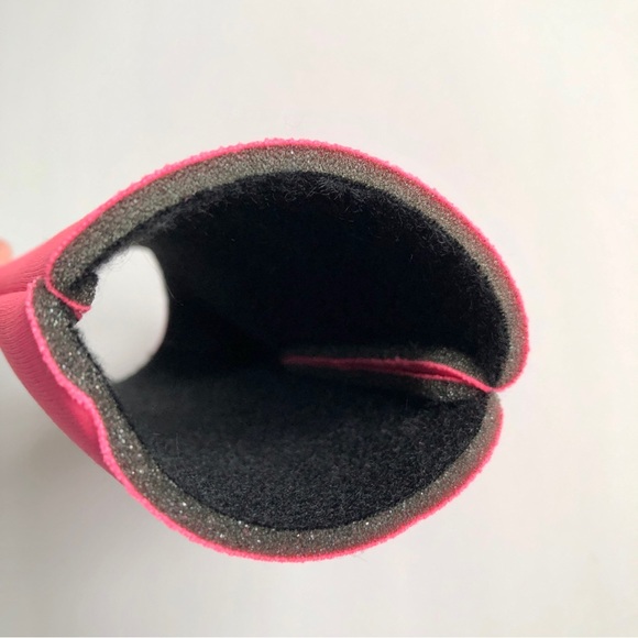 3/$10 NEW COLTS Jersey Koozie Bottle Holder INDIANAPOLIS NFL TEAM LOGO Pink NWOT - Picture 4 of 12